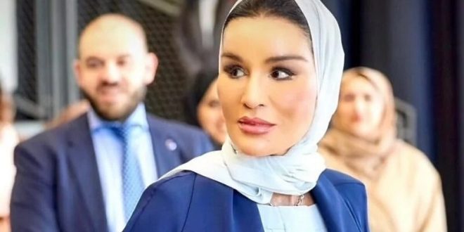 (ФОТО) МОЗА БИНТ НАСЕР – Сопругата на катарскиот шеик стана модна икона на СП, нејзините комбинации привлекуваат внимание