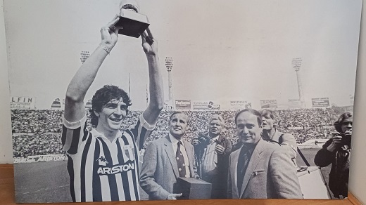 „ПАОЛО РОСИ – ЗЛАТНОТО МОМЧЕ И ЛЕГЕНДИТЕ НА ФУДБАЛОТ“ изложба посветена на херојот на фудбалскиот Мундијал што го освои Италија во 1982 година