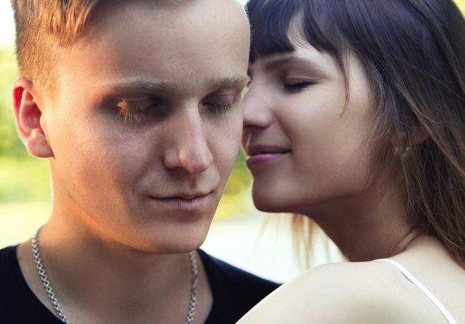 Експертите објаснуваат – Ова се најчестите постапки на луѓето кои се несигурни во љубовните врски