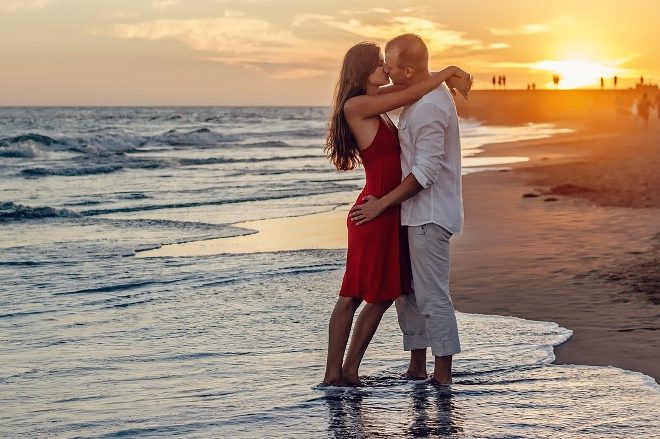 Првиот бакнеж никогаш не се заборава: Зошто остава толку длабок белег врз нас?