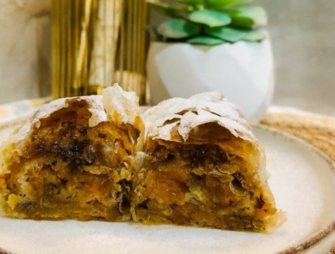 (ВИДЕО) ПОСНА ПИТА СО ТИКВА И ОРЕВИ: Докажан рецепт за сочен десерт!