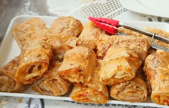 (ВИДЕО) ПОСНА ПИТА СО ЗЕЛЕНЧУК: Идеална за појадок, ужина или вечера во деновите на пост